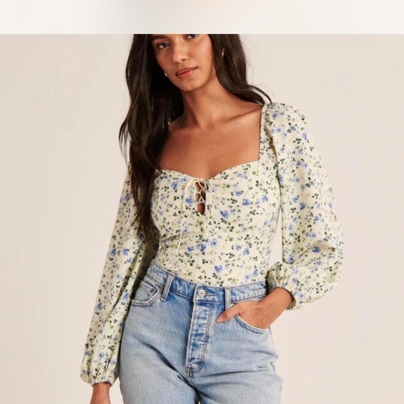 Abercrombie & Fitch Tops - Abercrombie & Fitch Puff Sleeve Lace-Up Sweetheart Blouse